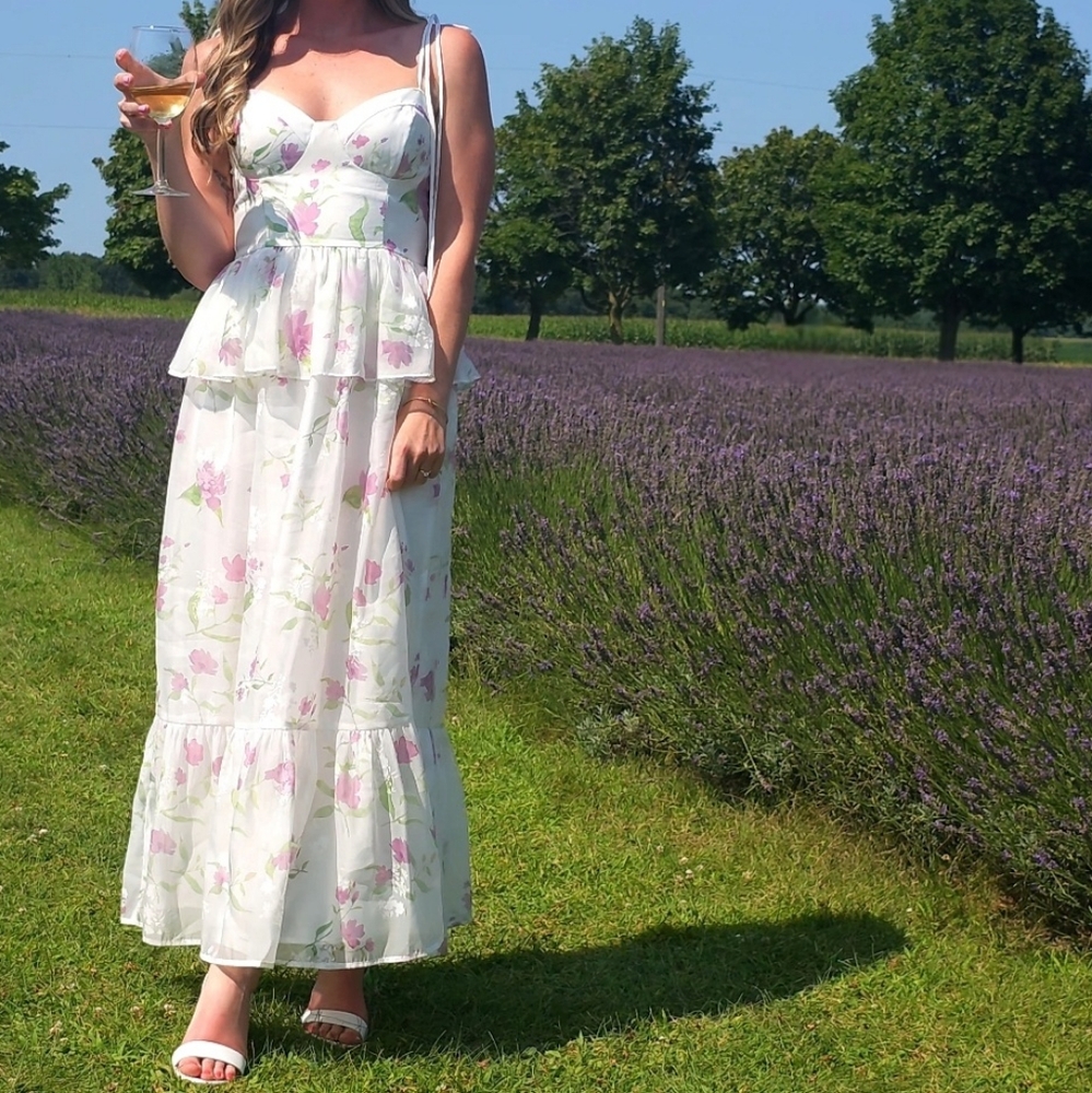 Floral on White Peplum Dress - Picture 4 of 5